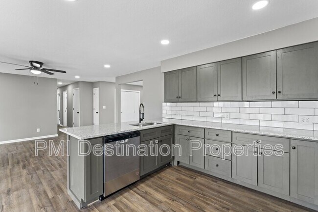 Building Photo - 2081 Willow Ln