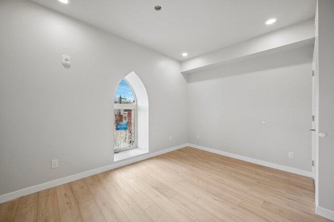 Building Photo - 3727 Baring St