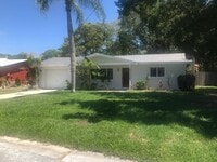 Building Photo - SPACIOUS 3 BEDROOM 2 BATH HOME