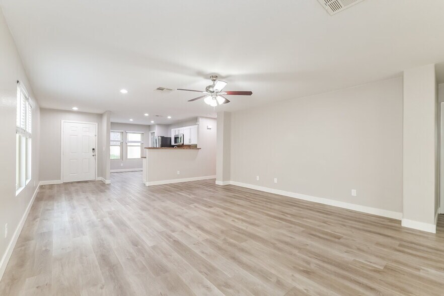 Building Photo - 1057 Spotted Bull Ct