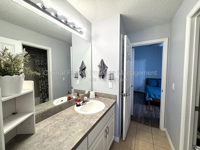 Building Photo - 4775 Cumbrian Lakes Dr