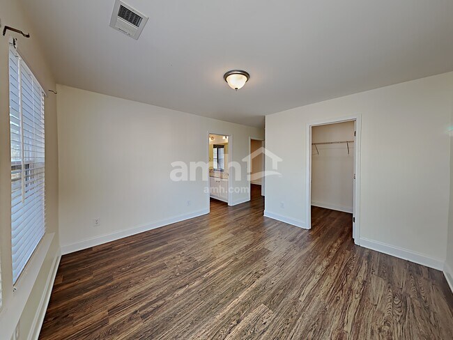 Building Photo - 145 Lindridge Dr