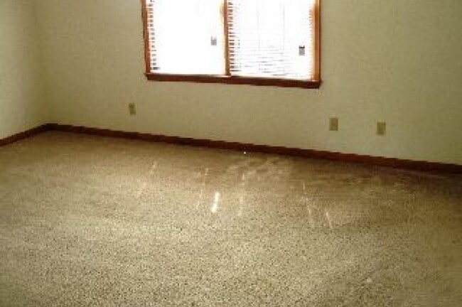 Building Photo - 102 Settlement Dr