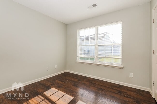 Building Photo - 1211 Brookstone Rd