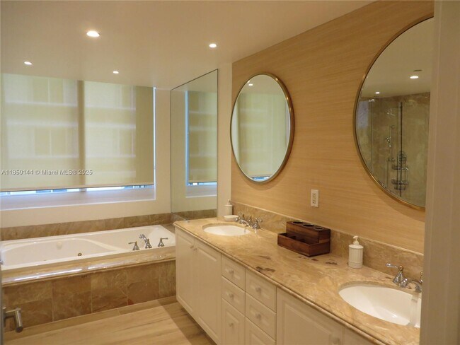 Building Photo - 9595 Collins Ave
