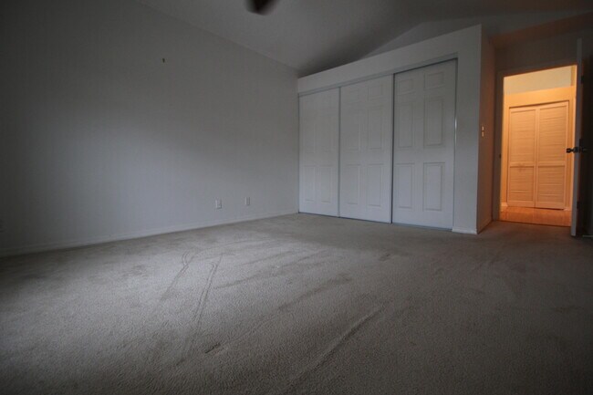 Building Photo - 404 Sabal Palm Ln