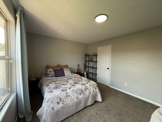 Building Photo - Experience Bright Living in This Stunning 4-Bedroom Home!