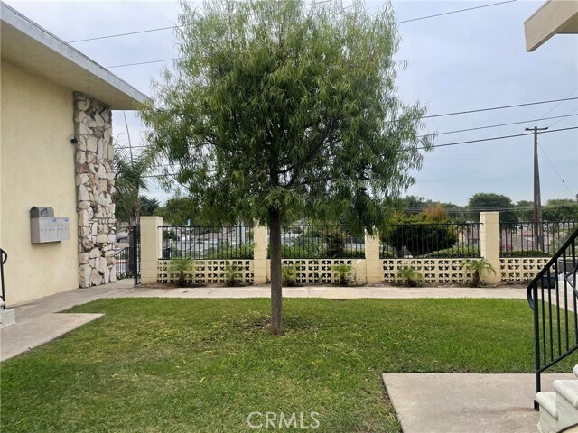 Building Photo - 701 Adlena Dr