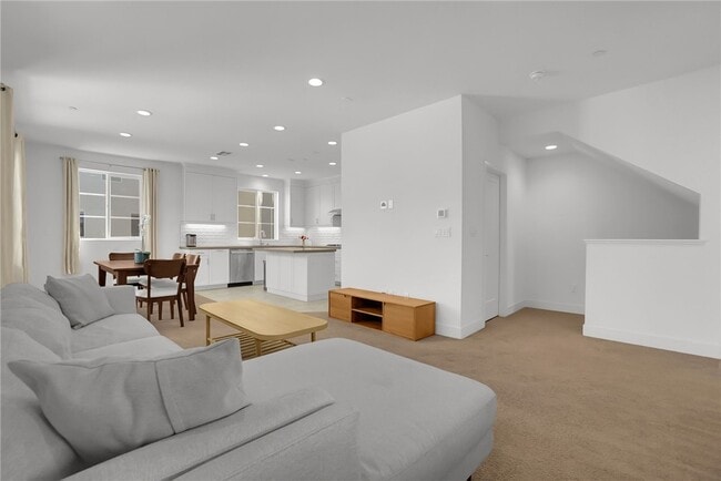 Building Photo - 140 Allusion