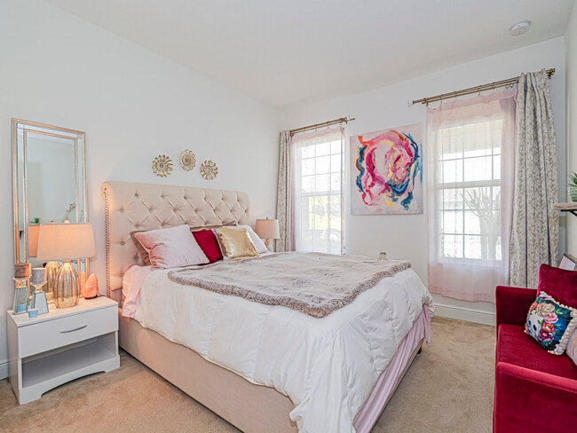 Building Photo - 5945 Buttonwood Sq