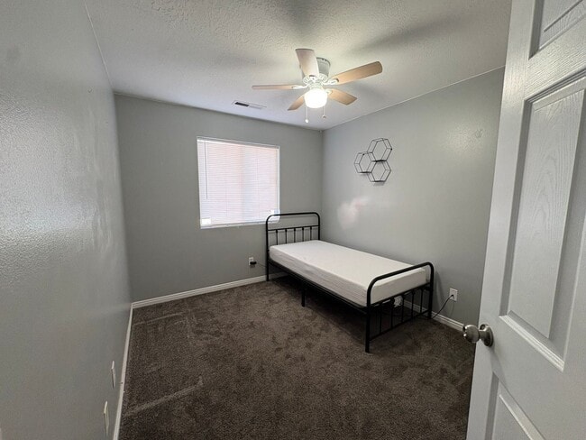 Building Photo - Furnished Housing