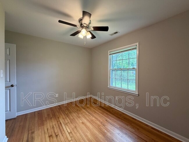 Building Photo - 105 Janet Dr