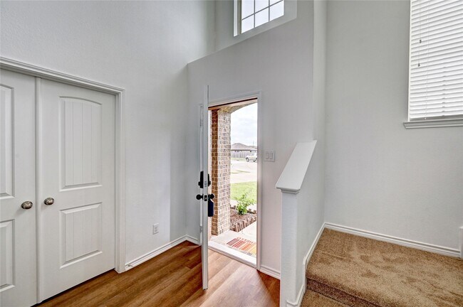 Building Photo - 9230 Mission Arbor Ln