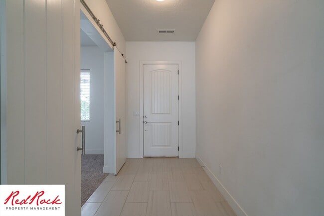 Building Photo - Pet Friendly 4 Bedroom Little Valley Home ...