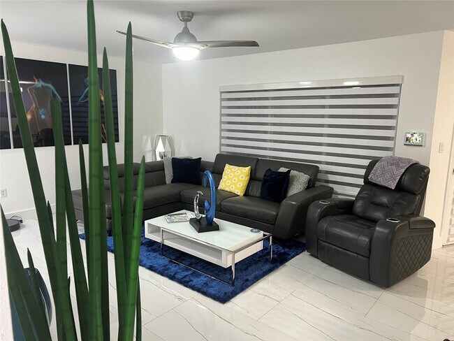 Building Photo - 2425 NW 33rd St