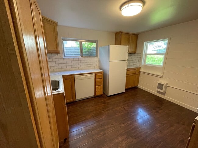Primary Photo - Lieuallen Apts.