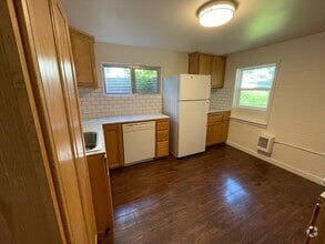 Building Photo - Lieuallen Apts.