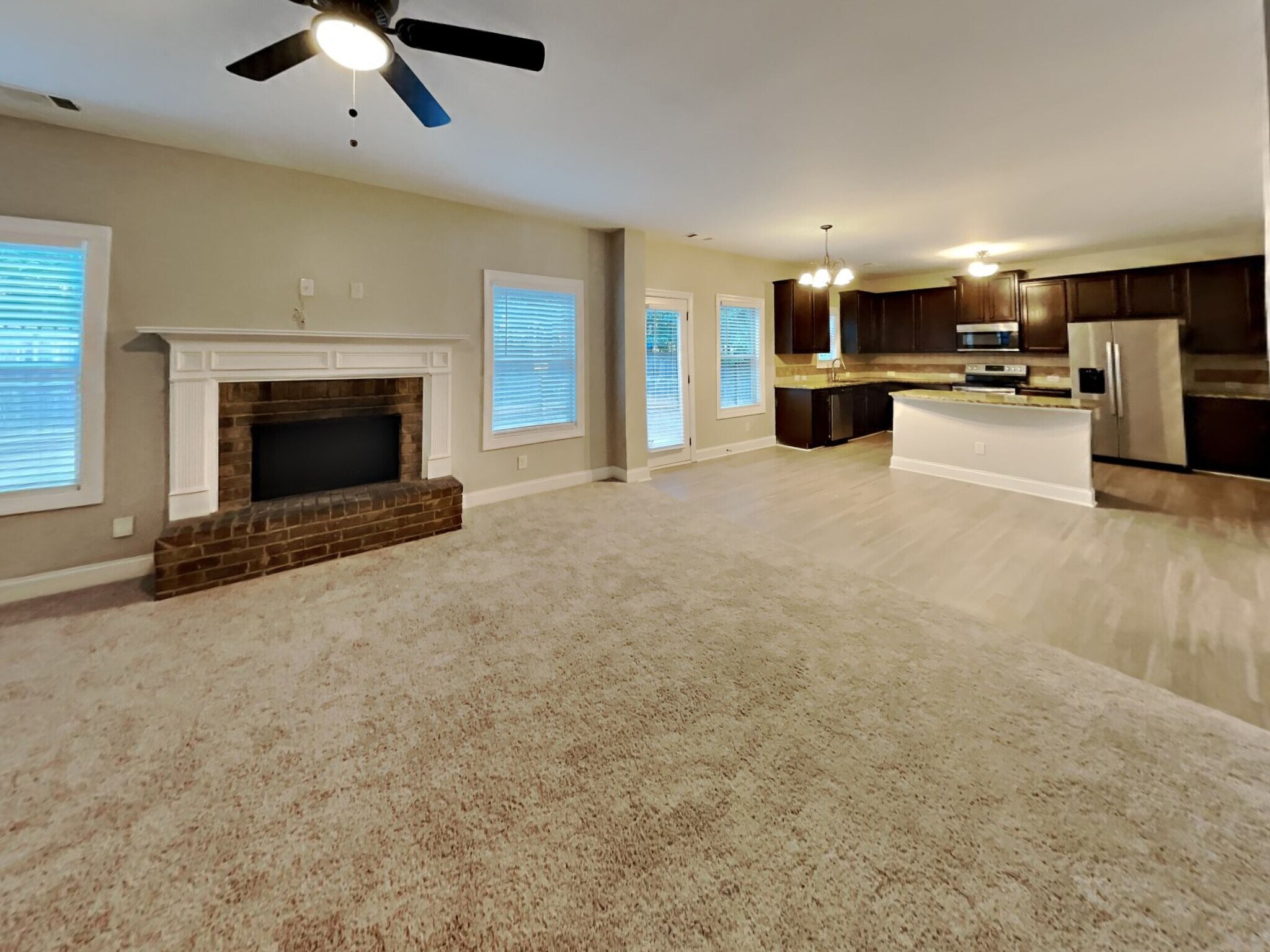 Building Photo - 400 Louise Way