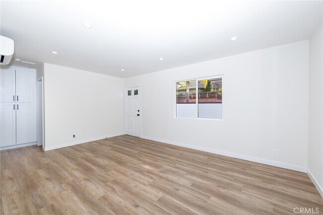 Building Photo - 2361 Moss Ave