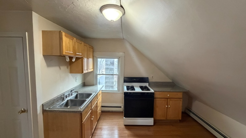 Building Photo - 182 Dexter St