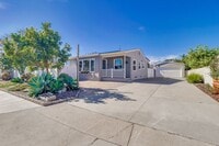 Building Photo - ***VACATION HOME AVAILABLE FROM FEBRUARY 1ST- OCTOBER 31ST*** MONTH TO MONTH