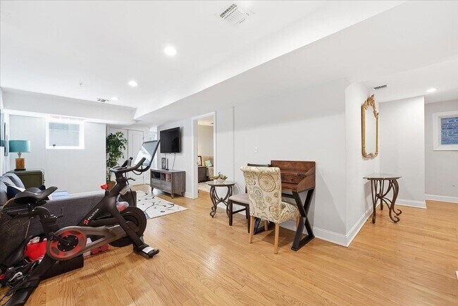 Building Photo - 41 Bentley Ave