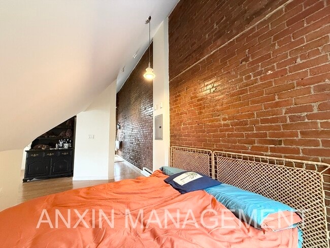 Building Photo - 2 Orchard St