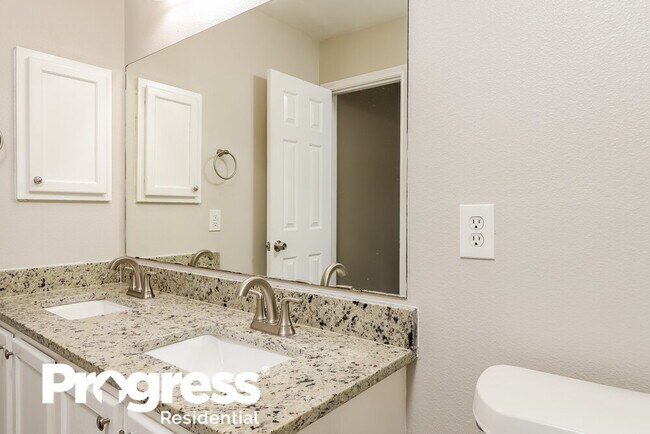 Building Photo - 153 N Willow Way