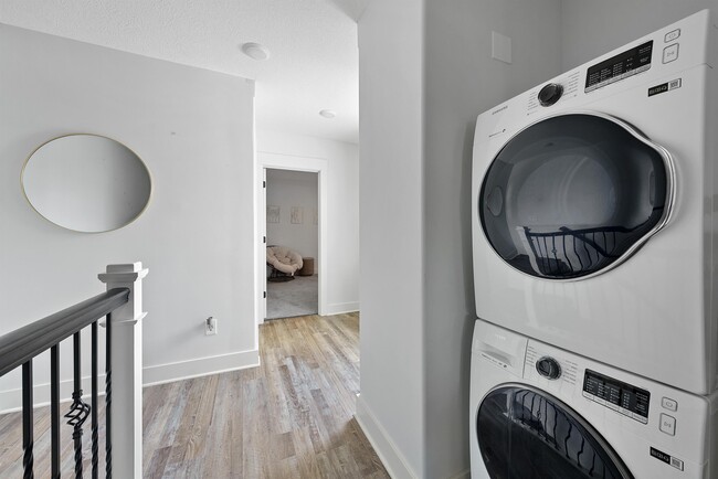 Building Photo - 1436 Indianola Ave