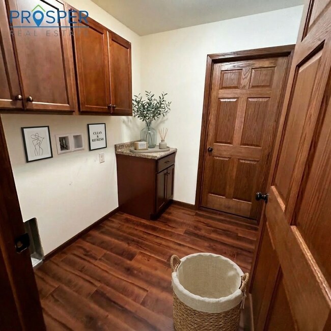 Building Photo - DA216X