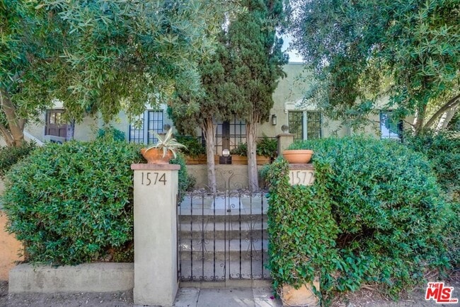 Building Photo - 1574 Murray Dr