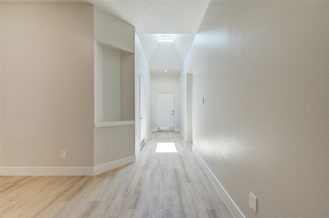 Building Photo - 4931 Lake Catherine Ct