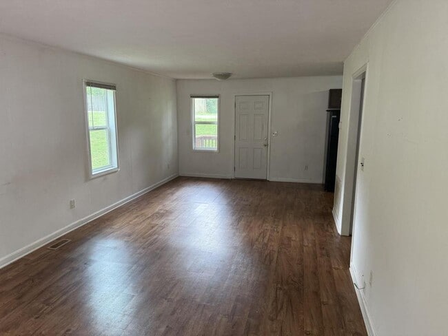 Building Photo - 201 Correll Ln
