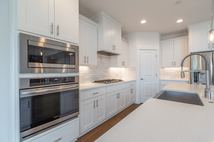 Kitchen - 3352 NE Spruce Dr