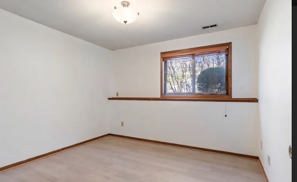 Building Photo - 607 Belland Ave