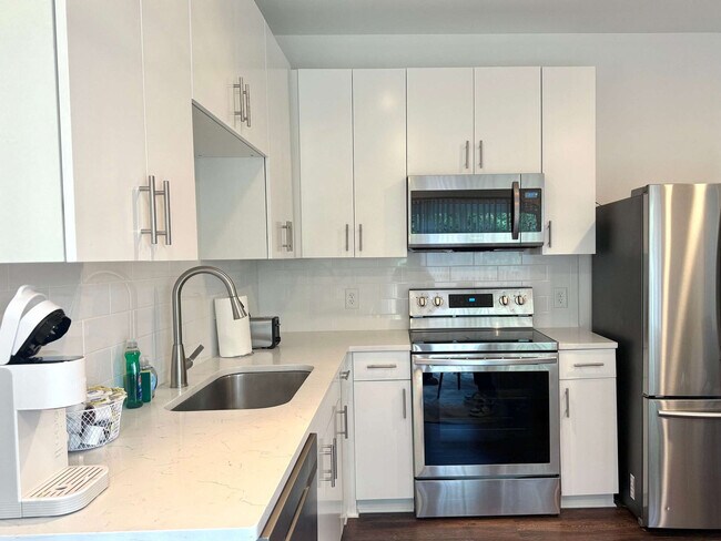 Building Photo - 542 Boulevard NE