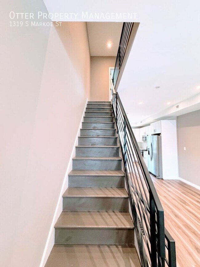 Building Photo - 1319 S Markoe St