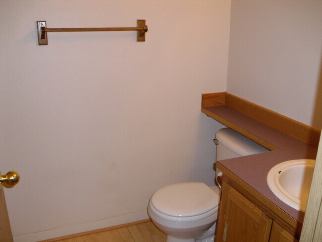 Building Photo - All the Amenities for a Friendly Price