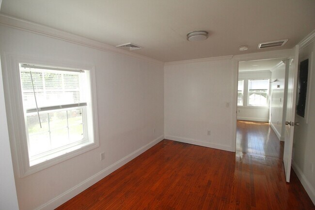 Building Photo - 96 Walnut Ln