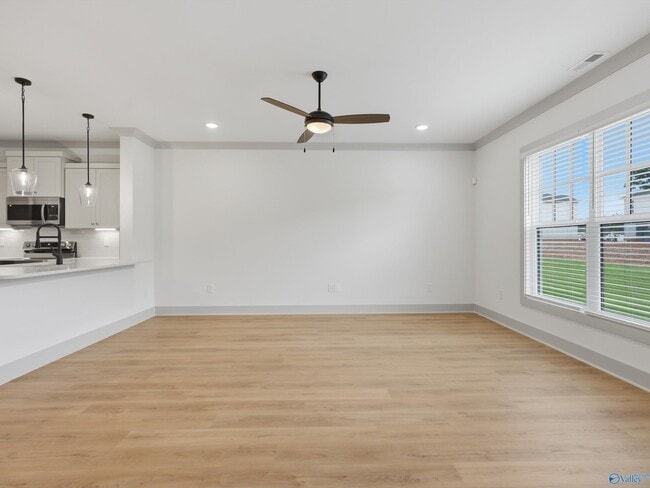 Building Photo - 8 Whispering Oak Dr SW