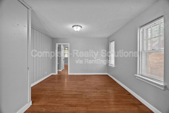 Building Photo - 8028 Wynwood Dr