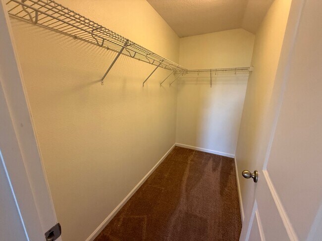 Building Photo - 4/3.5 Home in Gated Community