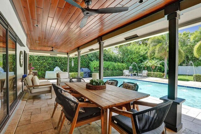 Building Photo - Boca Raton Beautifully Updated 4 Bedroom Pool Home