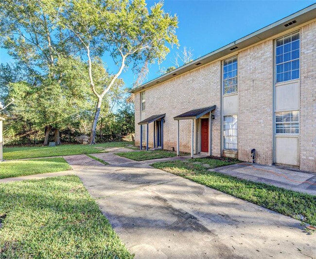 Building Photo - 1928 Avenue B