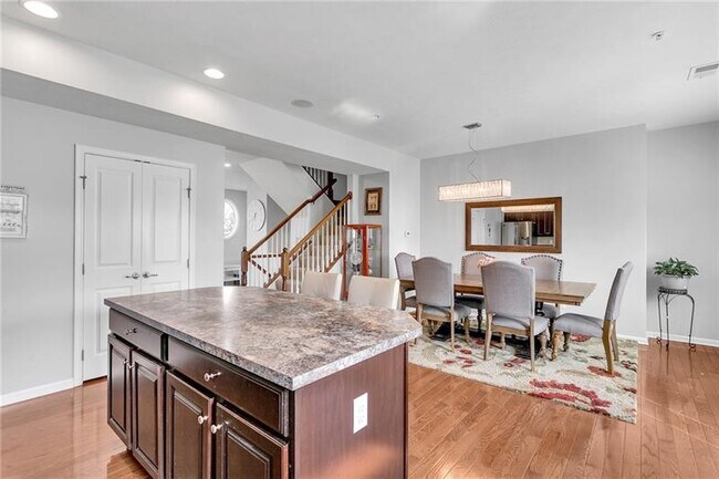 Building Photo - 356 Sunrise Dr