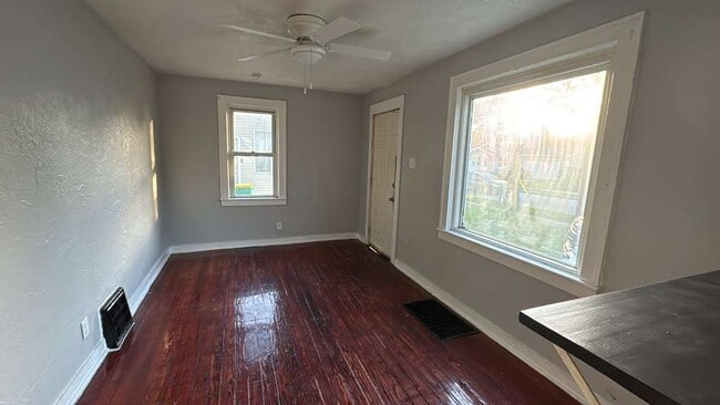 Building Photo - 1808 N Merrifield Ave