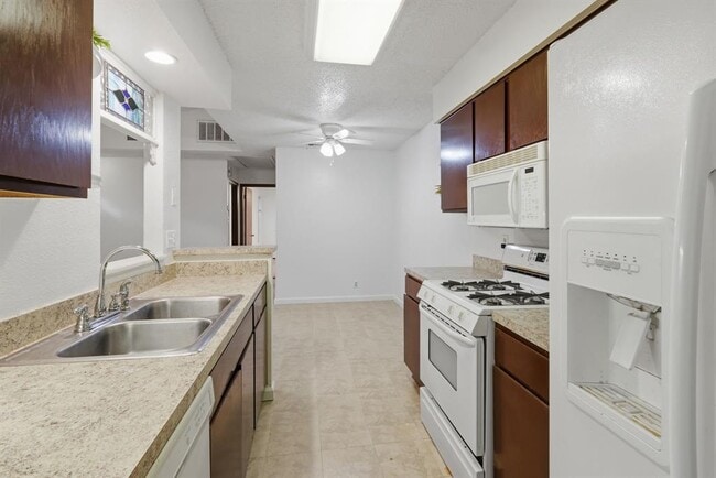 Building Photo - 12416 Deer Falls Dr