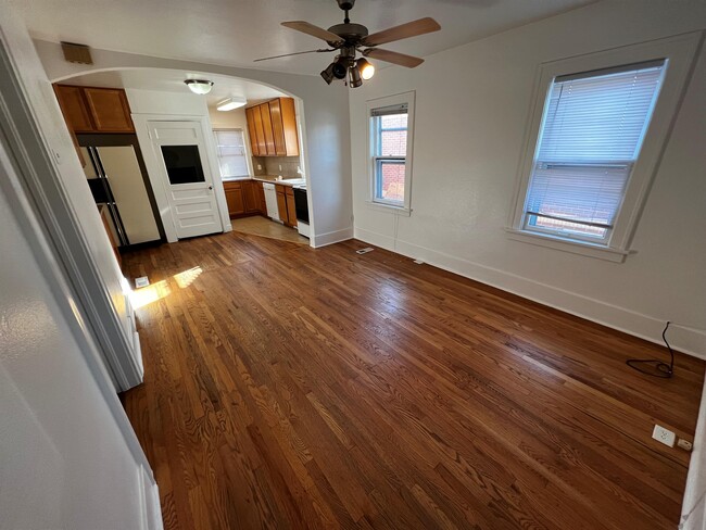 Building Photo - 2114 S Washington St