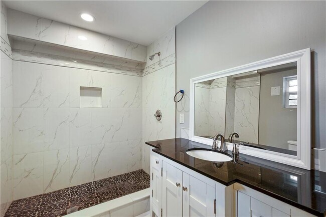 Building Photo - 3207 Bobbie Ln