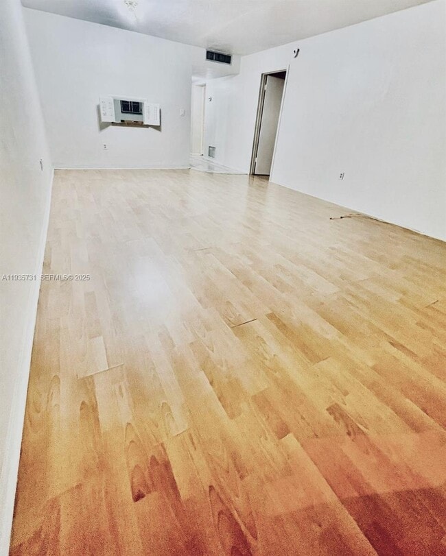 Building Photo - 1550 NE 191st St